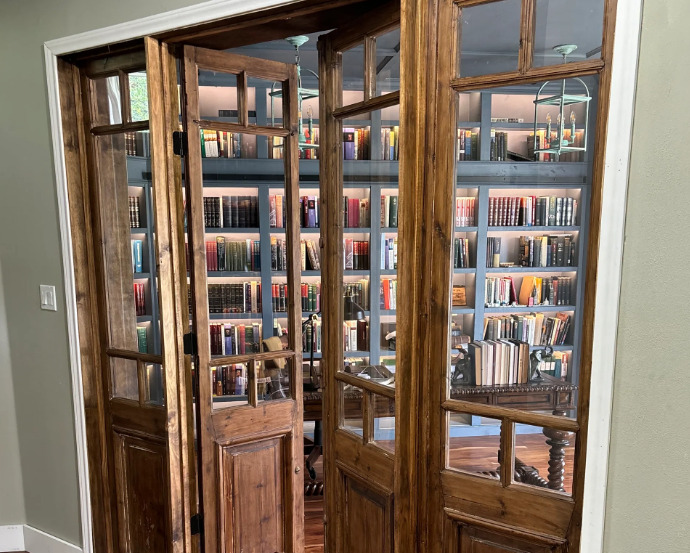 Modern Homes, Ancient Charm: Integrating Antiques in Houston