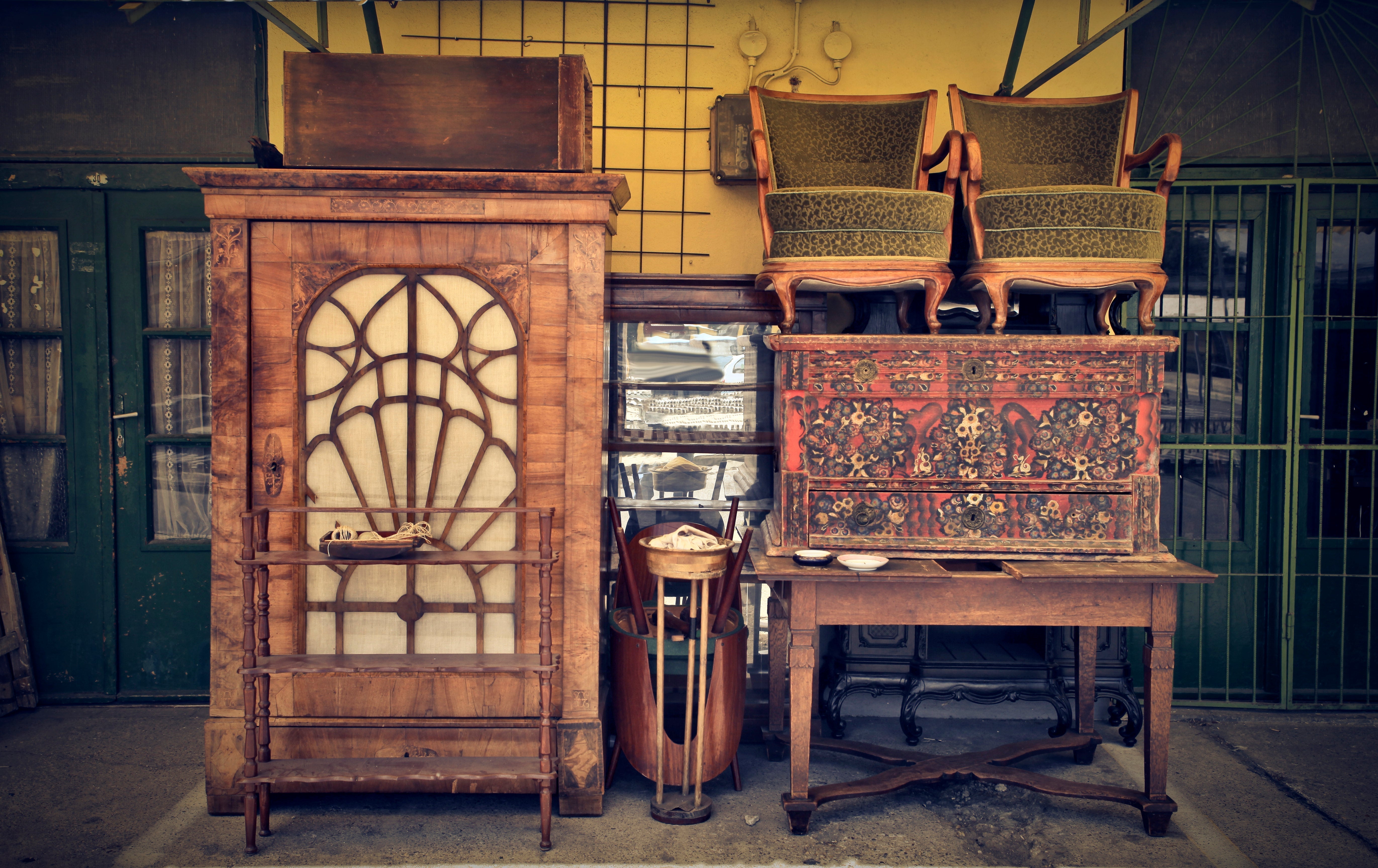 Top Antique Shops in Houston: A Treasure Hunter’s Guide | Saltaire CO